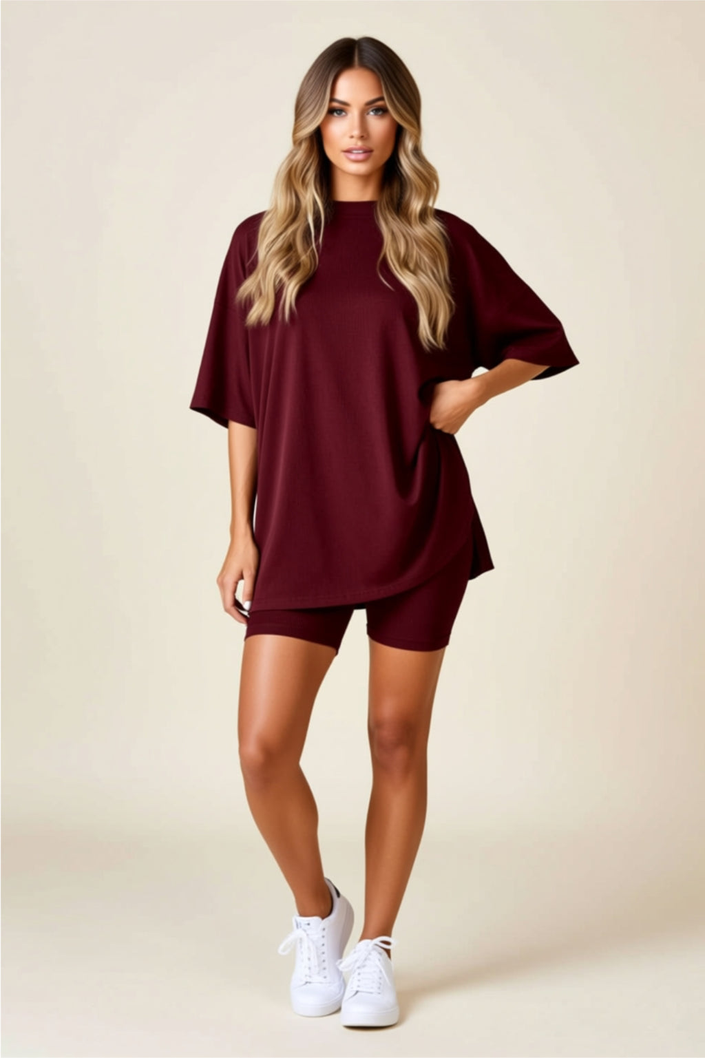 Oversized Zweiteiliges Lounge-Set mit Oberteil mit Schlitzsaum und passenden Shorts