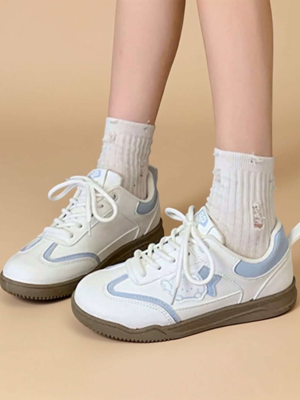 Vegane Sneaker mit flacher Sohle