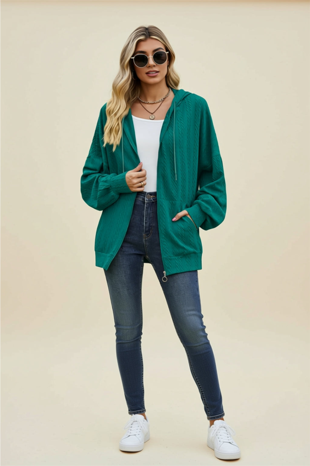 Kapuzenjacke mit Reißverschluss, Kordelzug und Taschen