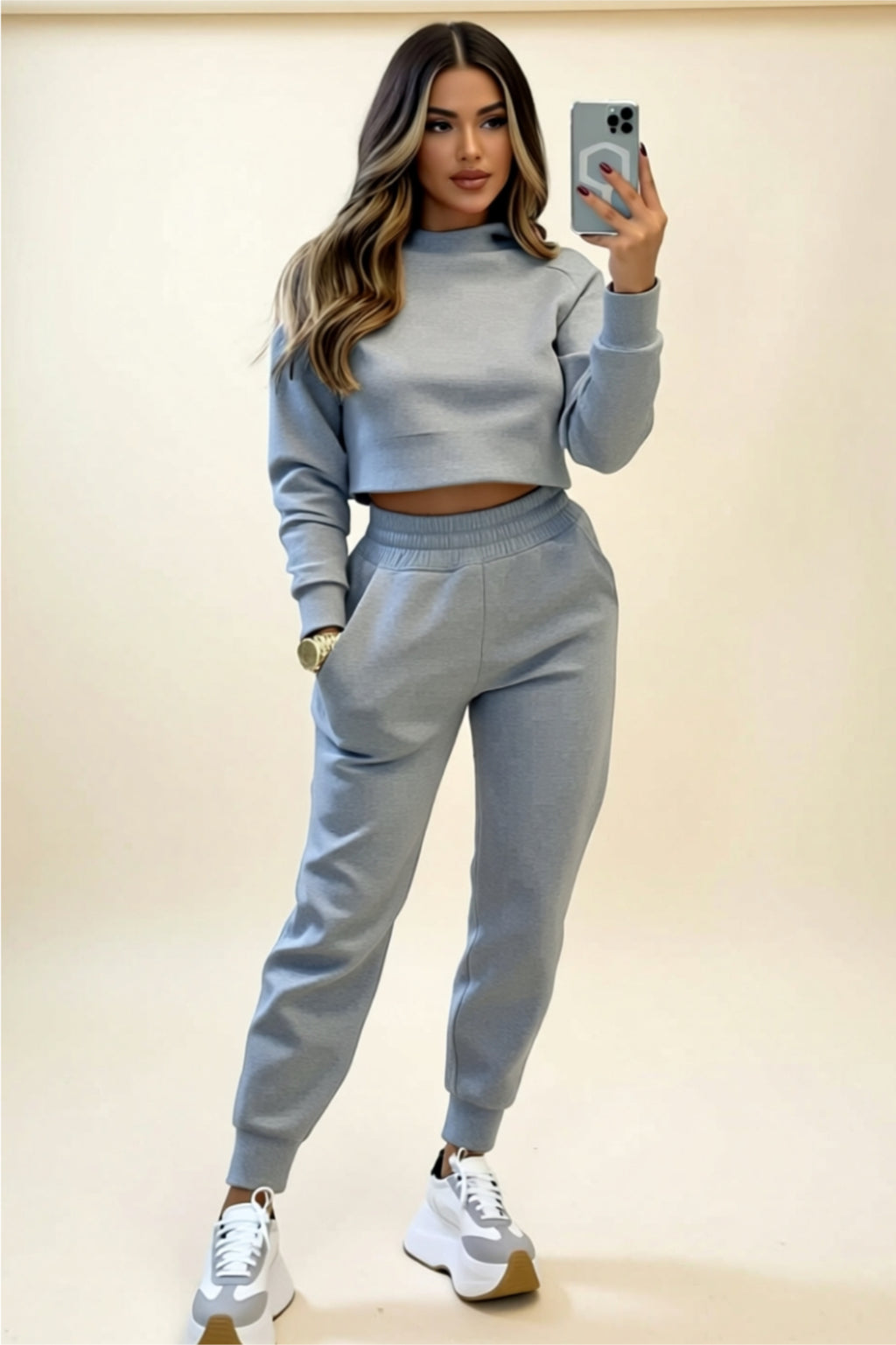 Zweiteiliges Loungewear-Set mit bauchfreiem Sweatshirt und Jogginghose mit Taschen