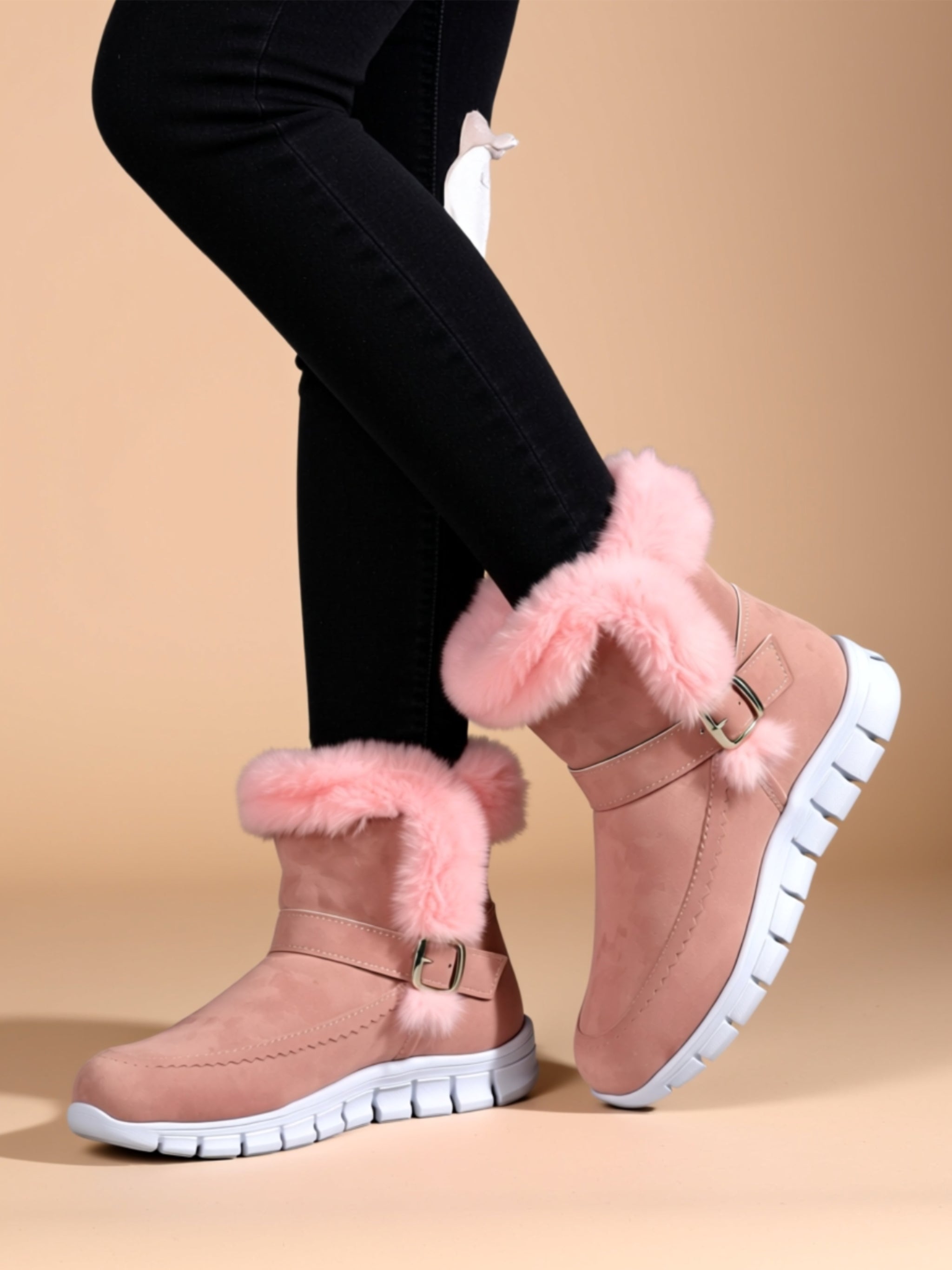 Bottes en similicuir à petit talon