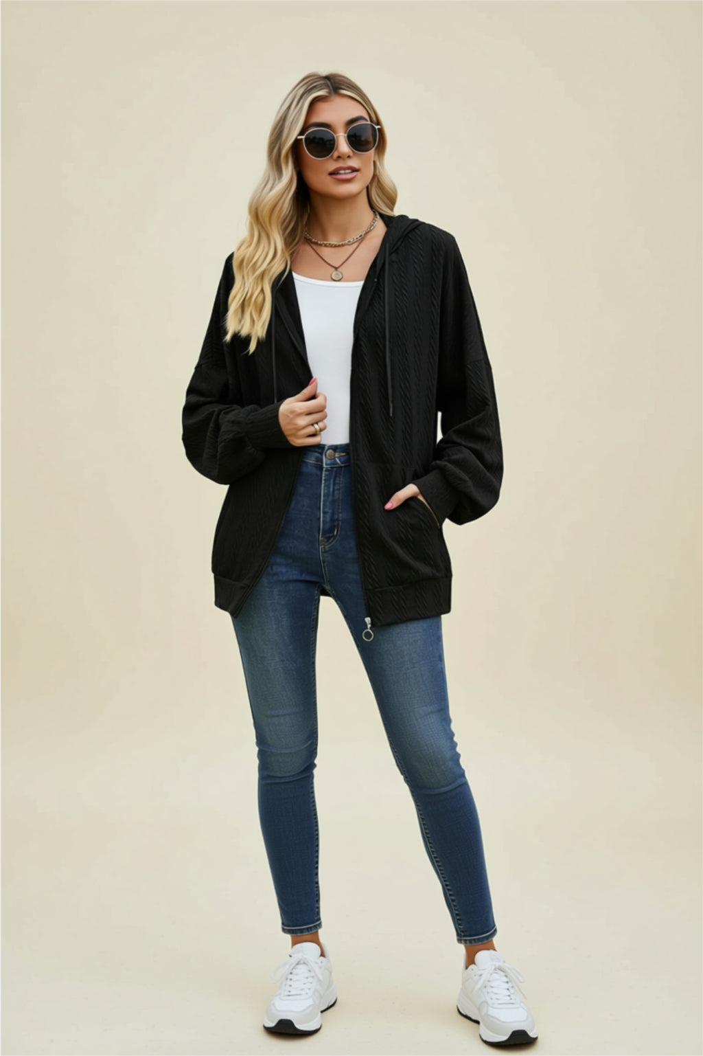 Kapuzenjacke mit Reißverschluss, Kordelzug und Taschen
