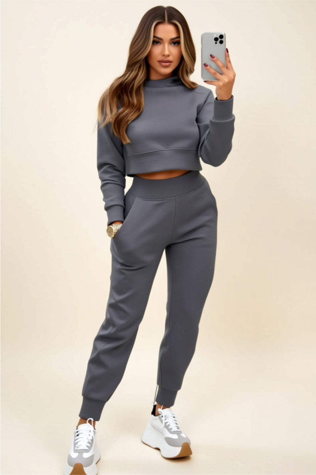 Zweiteiliges Loungewear-Set mit bauchfreiem Sweatshirt und Jogginghose mit Taschen