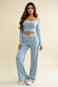 Gestreiftes Loungewear-Set mit eckigem Ausschnitt, langen Ärmeln und Hose