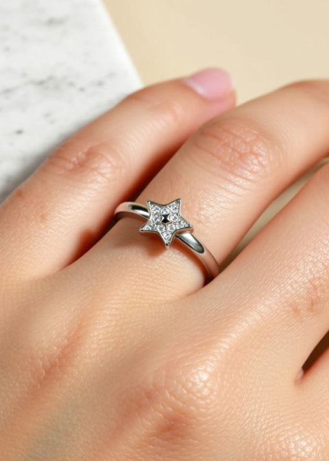 Zircon Star Ring in Platinum-Plated .925 Sterling Silver