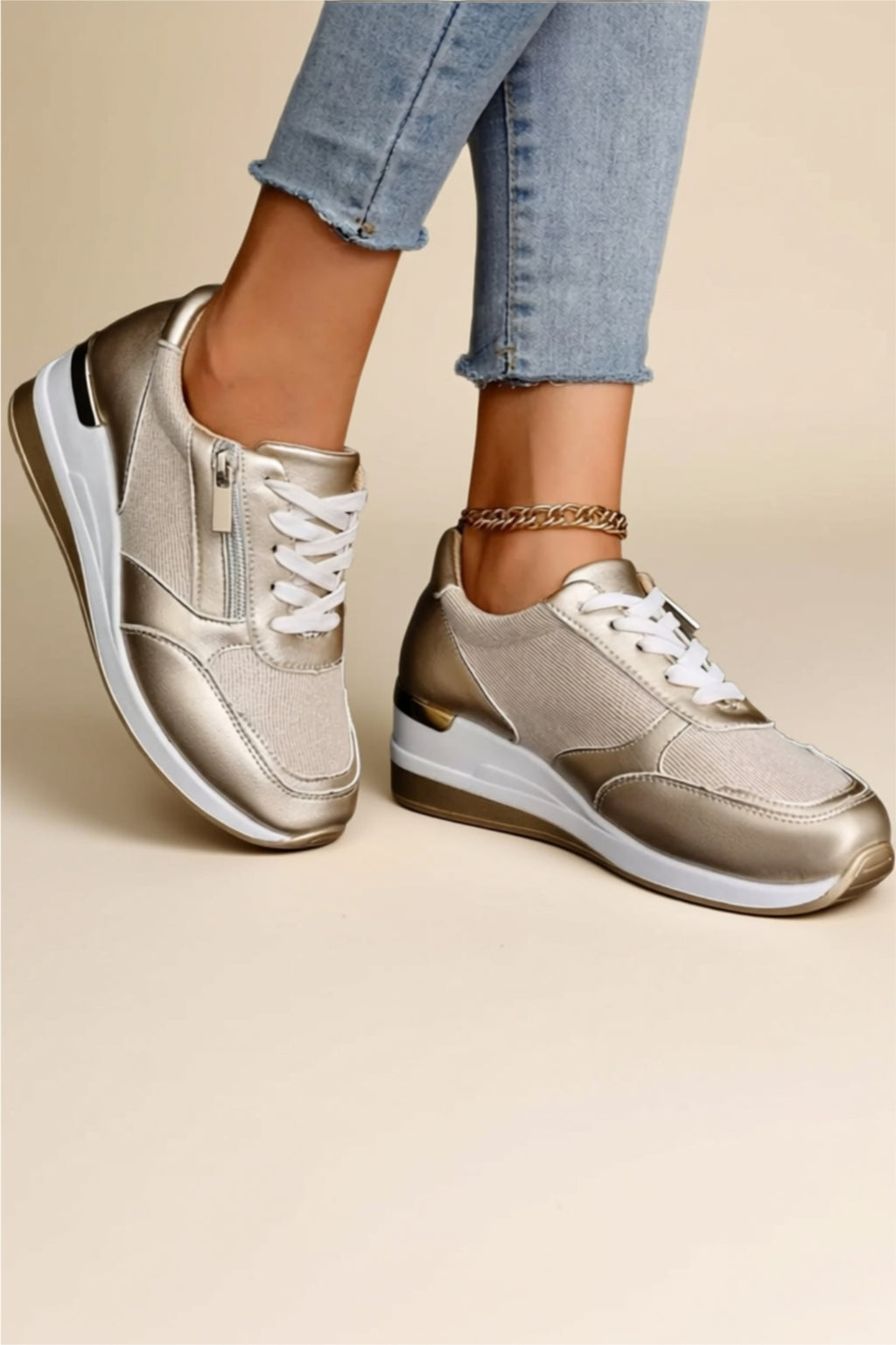 Baskets compensées métalliques en maille et cuir vegan