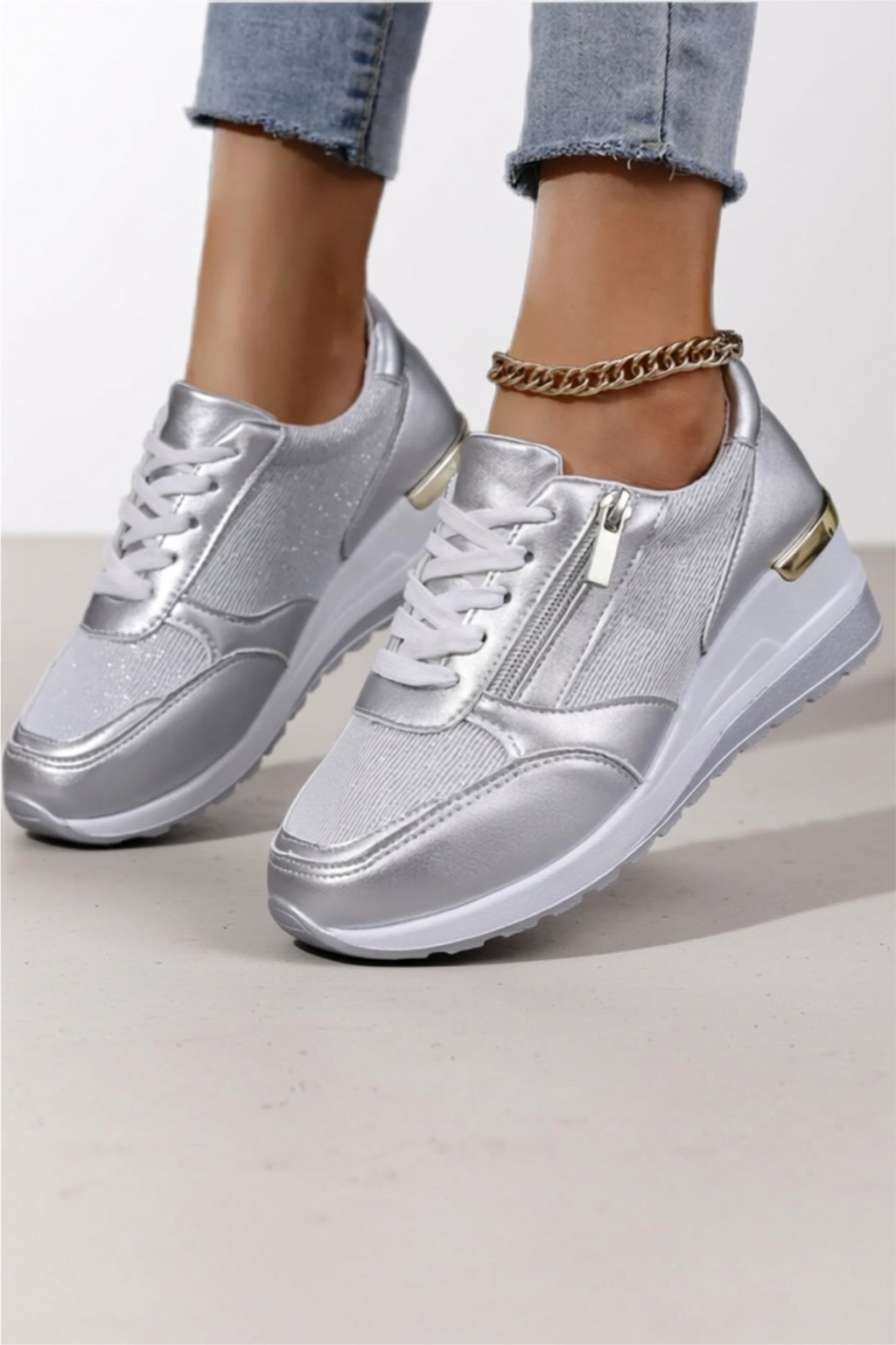 Baskets compensées métalliques en maille et cuir vegan