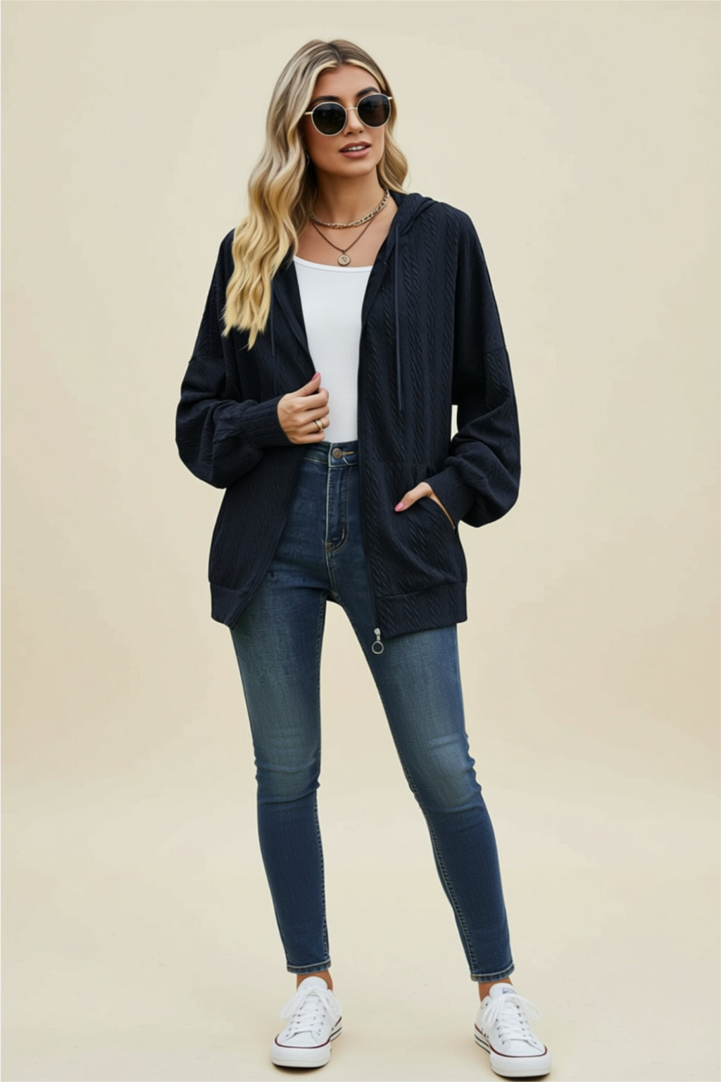 Kapuzenjacke mit Reißverschluss, Kordelzug und Taschen