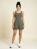 Dehnbares Sport-Tankkleid mit integrierten Shorts und Tasche