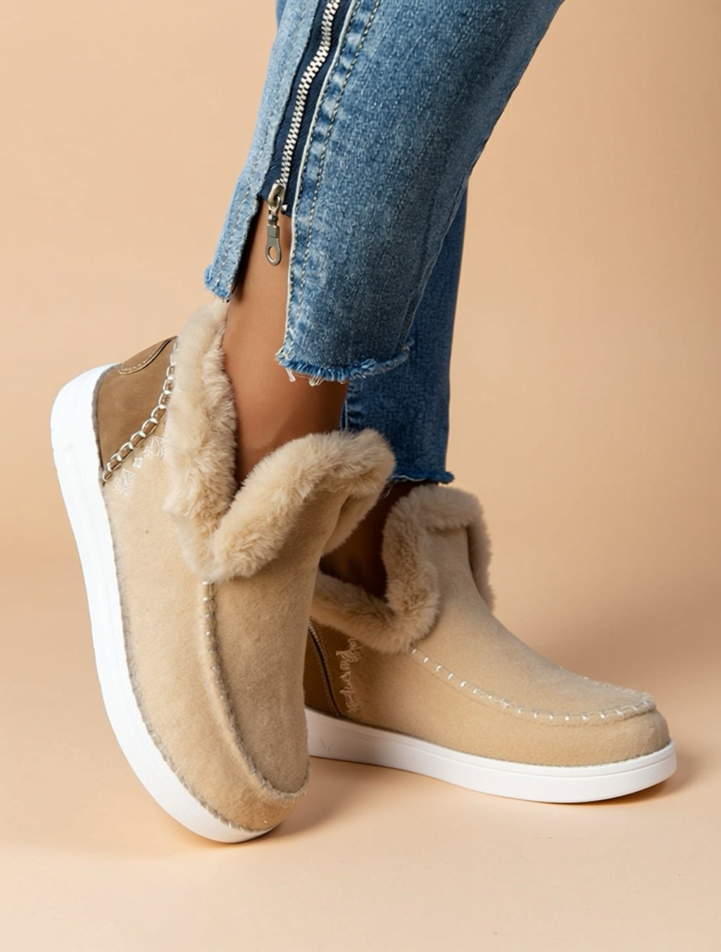 Mocassins plats doublés de fausse fourrure en daim douillet