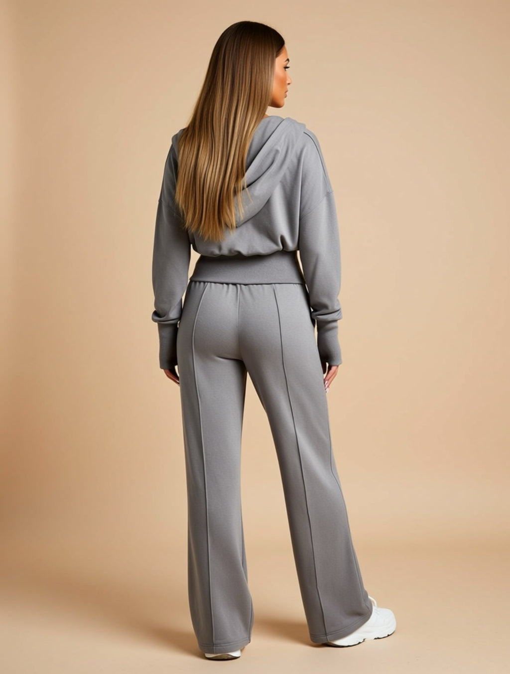 Zweiteiliges Set aus Kapuzenjacke mit Reißverschluss und Hose mit Kordelzug