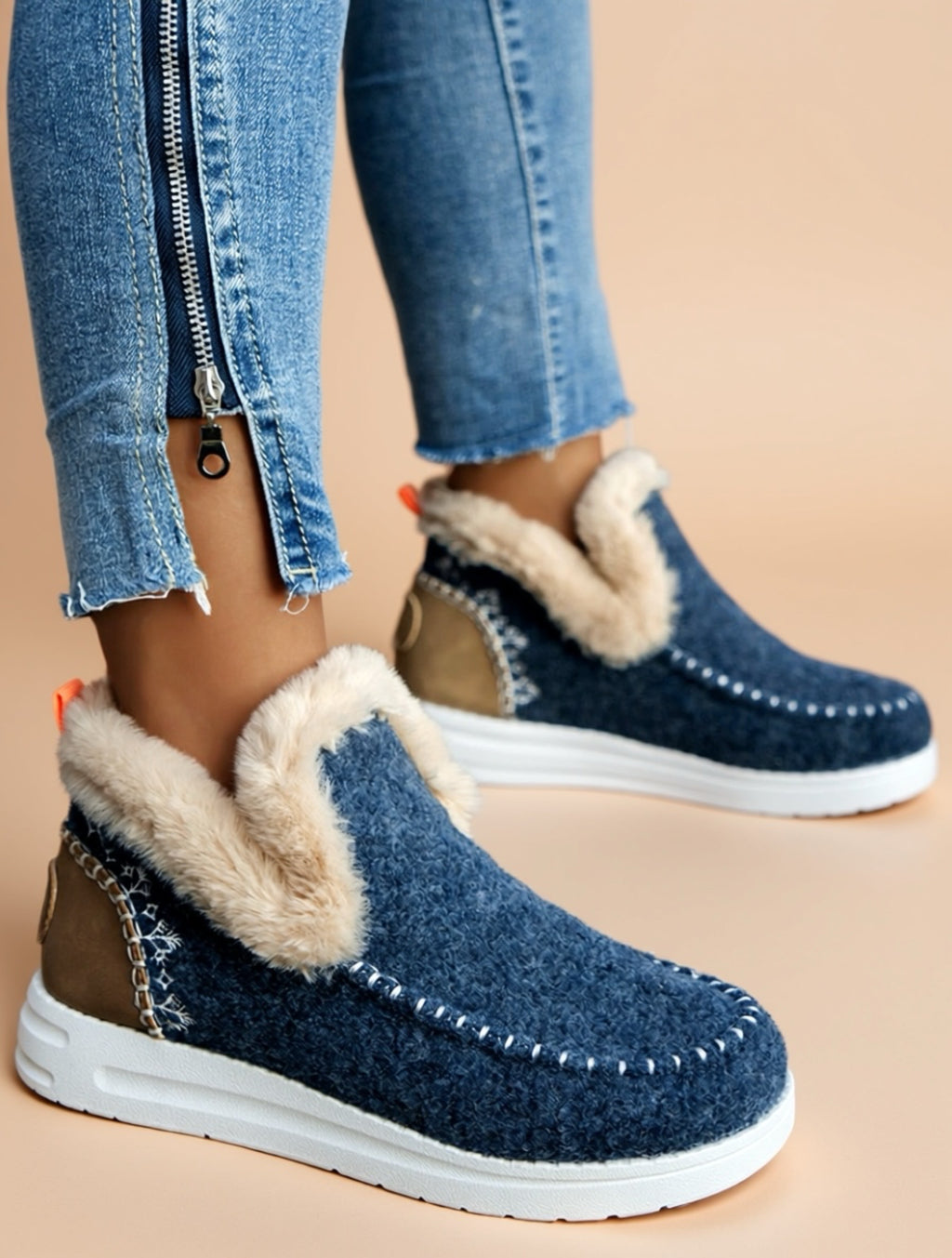 Mocassins plats doublés de fausse fourrure en daim douillet