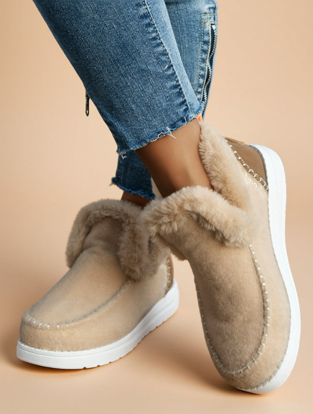 Mocassins plats doublés de fausse fourrure en daim douillet