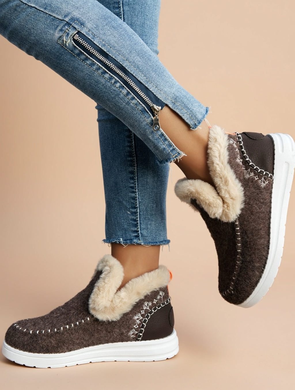 Mocassins plats doublés de fausse fourrure en daim douillet