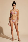 Pinkfarbener Neckholder-Bikini mit Herz-Akzent
