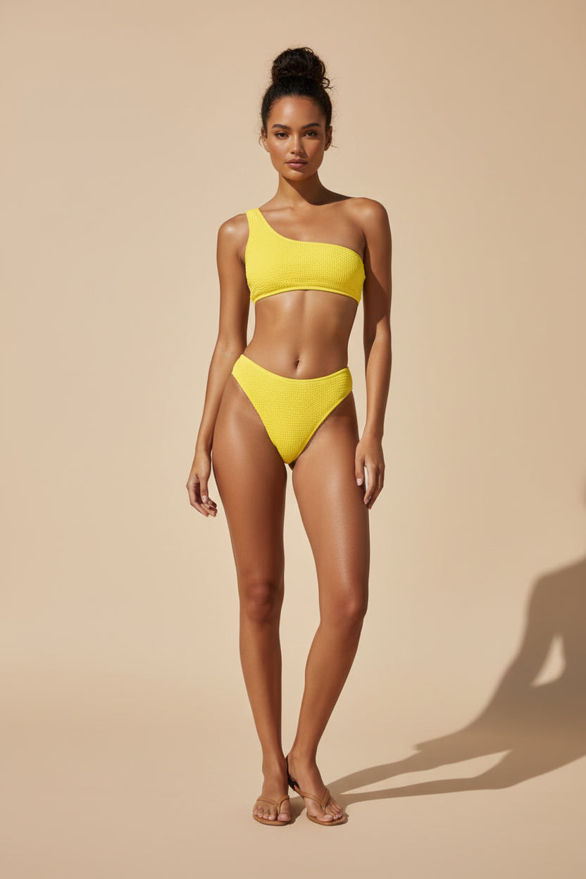 Bikini-Set mit einem Träger und hoher Taille