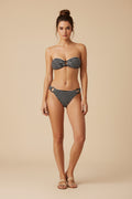 Bikini tricoté sur mesure pour les vacances